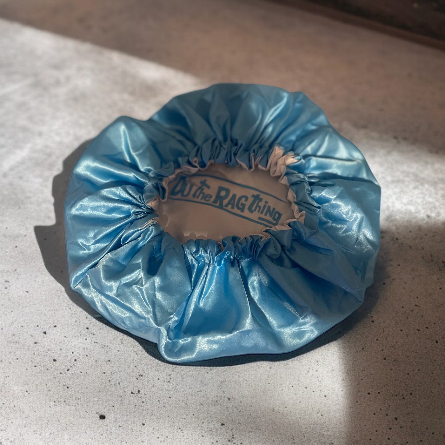 DUTHERAGTHING REVERSIBLE SATIN BONNET